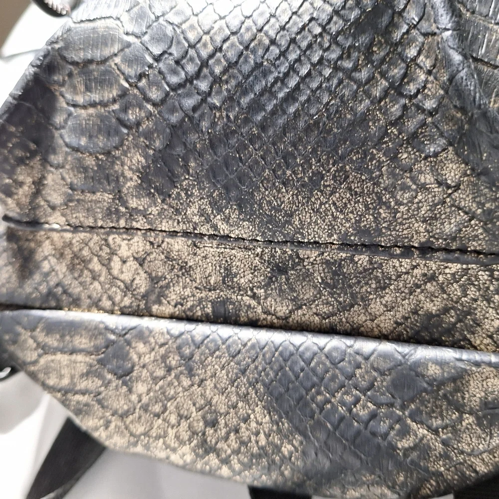 Vibedration Hydration Backpack w/o bladder -Snake/Reptile-Skin-Like - Small Used